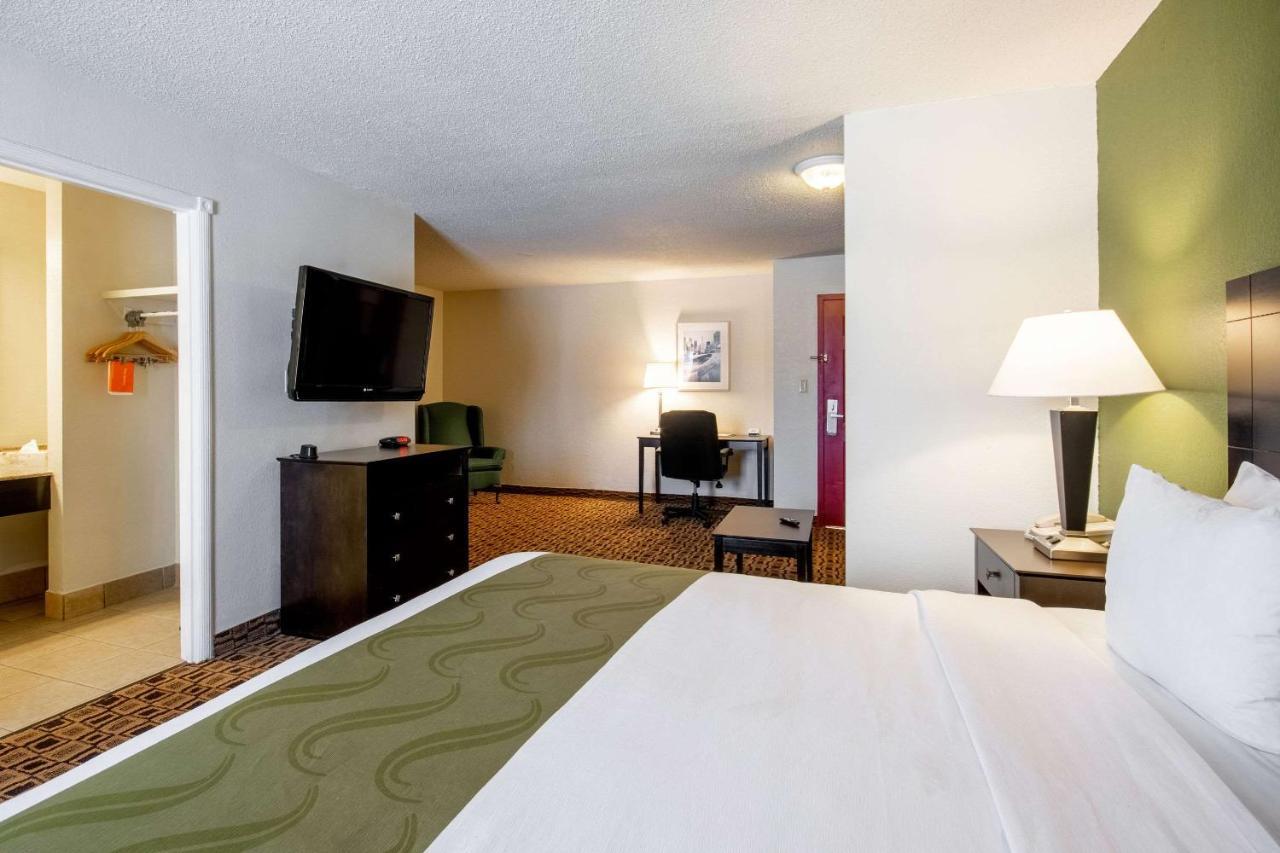 Coratel Plus Suites Wichita West Airport エクステリア 写真