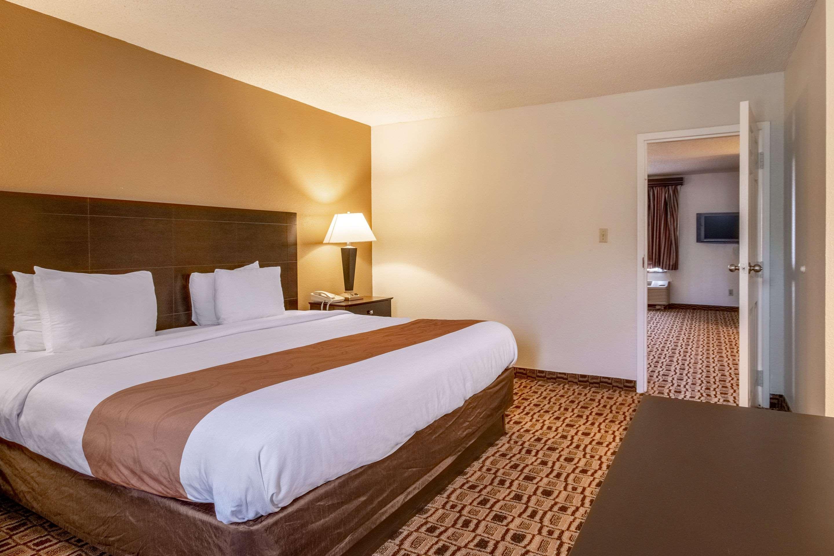 Coratel Plus Suites Wichita West Airport エクステリア 写真
