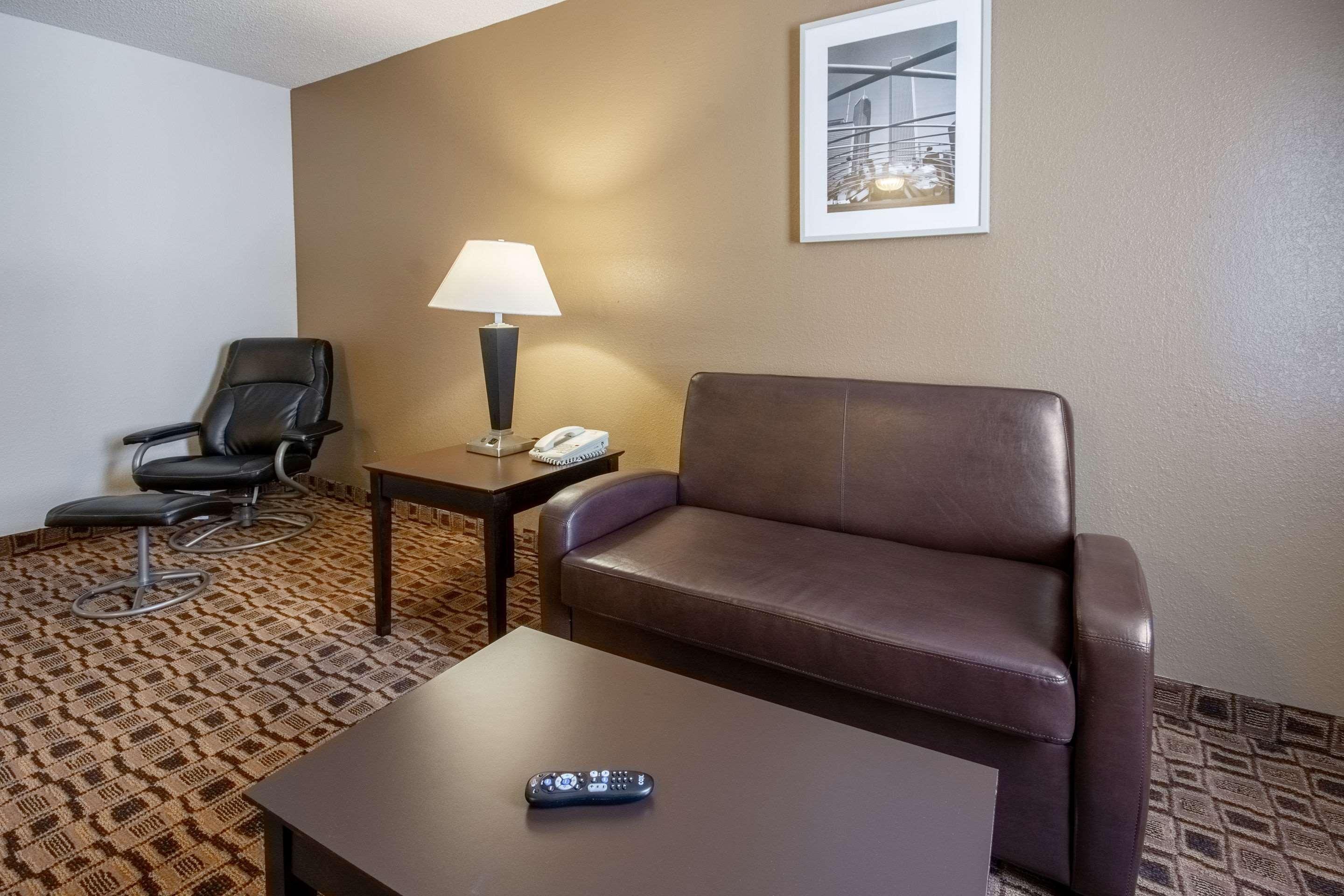 Coratel Plus Suites Wichita West Airport エクステリア 写真