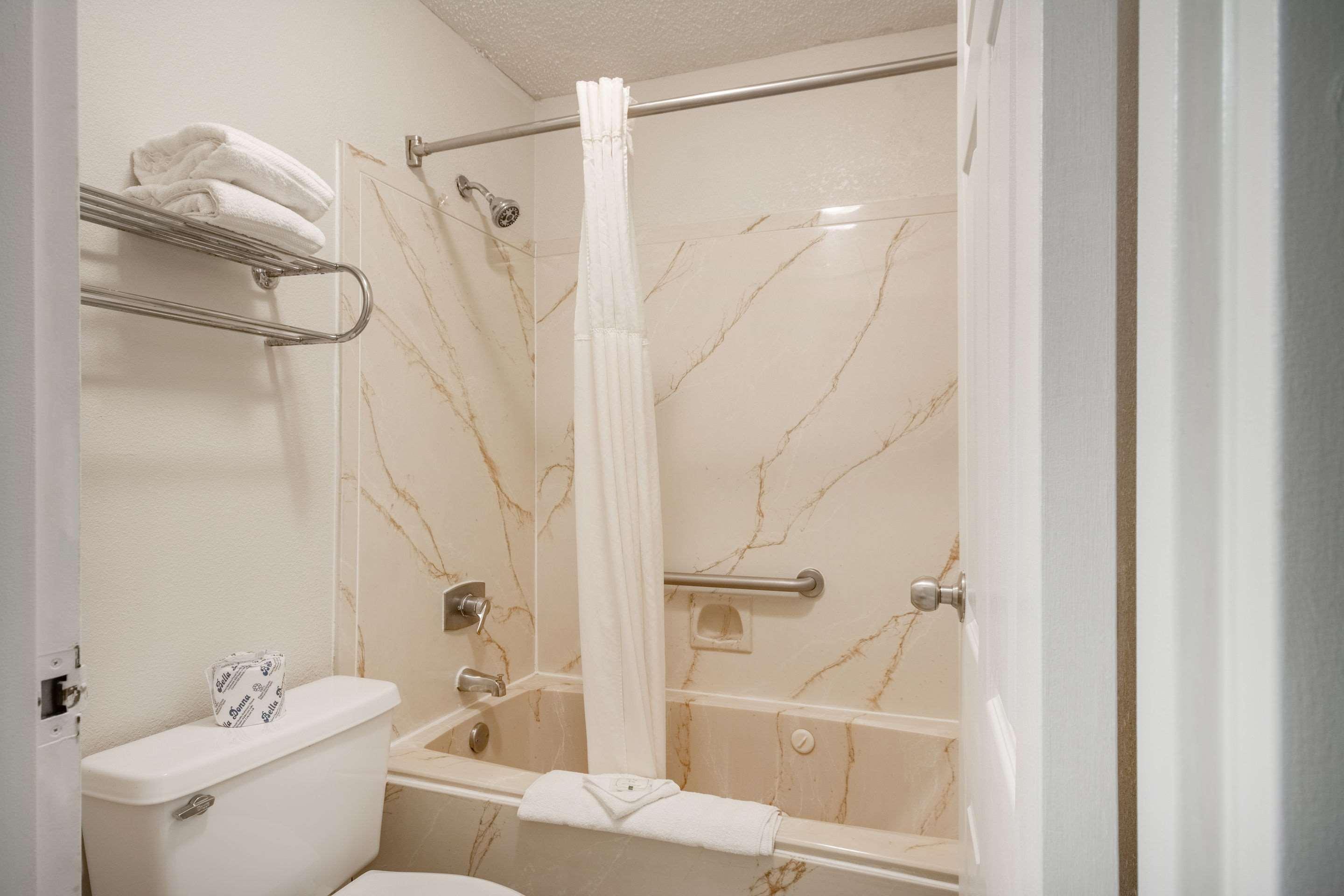 Coratel Plus Suites Wichita West Airport エクステリア 写真