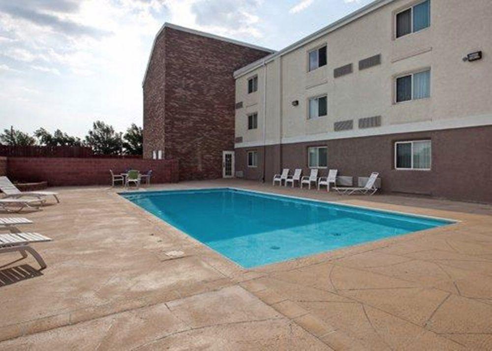 Coratel Plus Suites Wichita West Airport エクステリア 写真