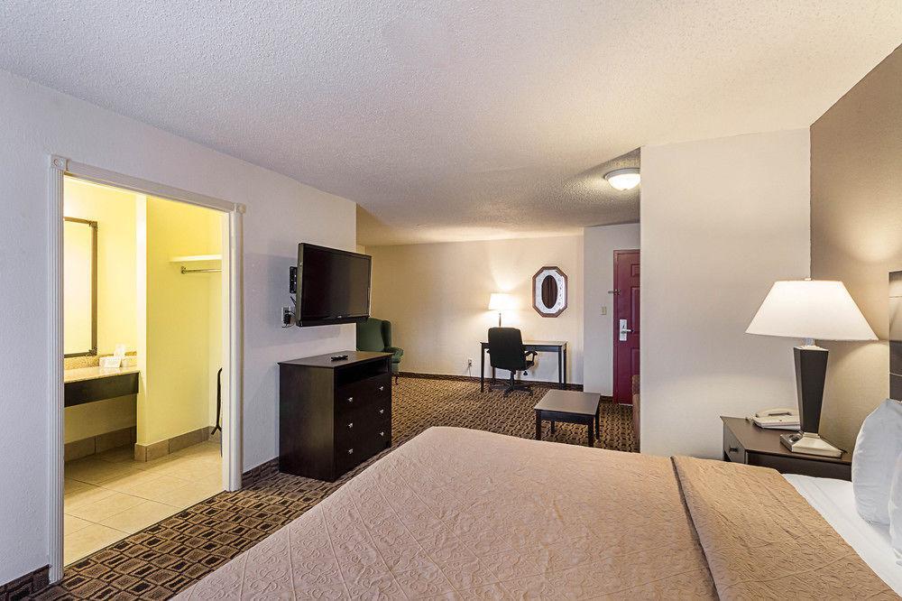 Coratel Plus Suites Wichita West Airport エクステリア 写真