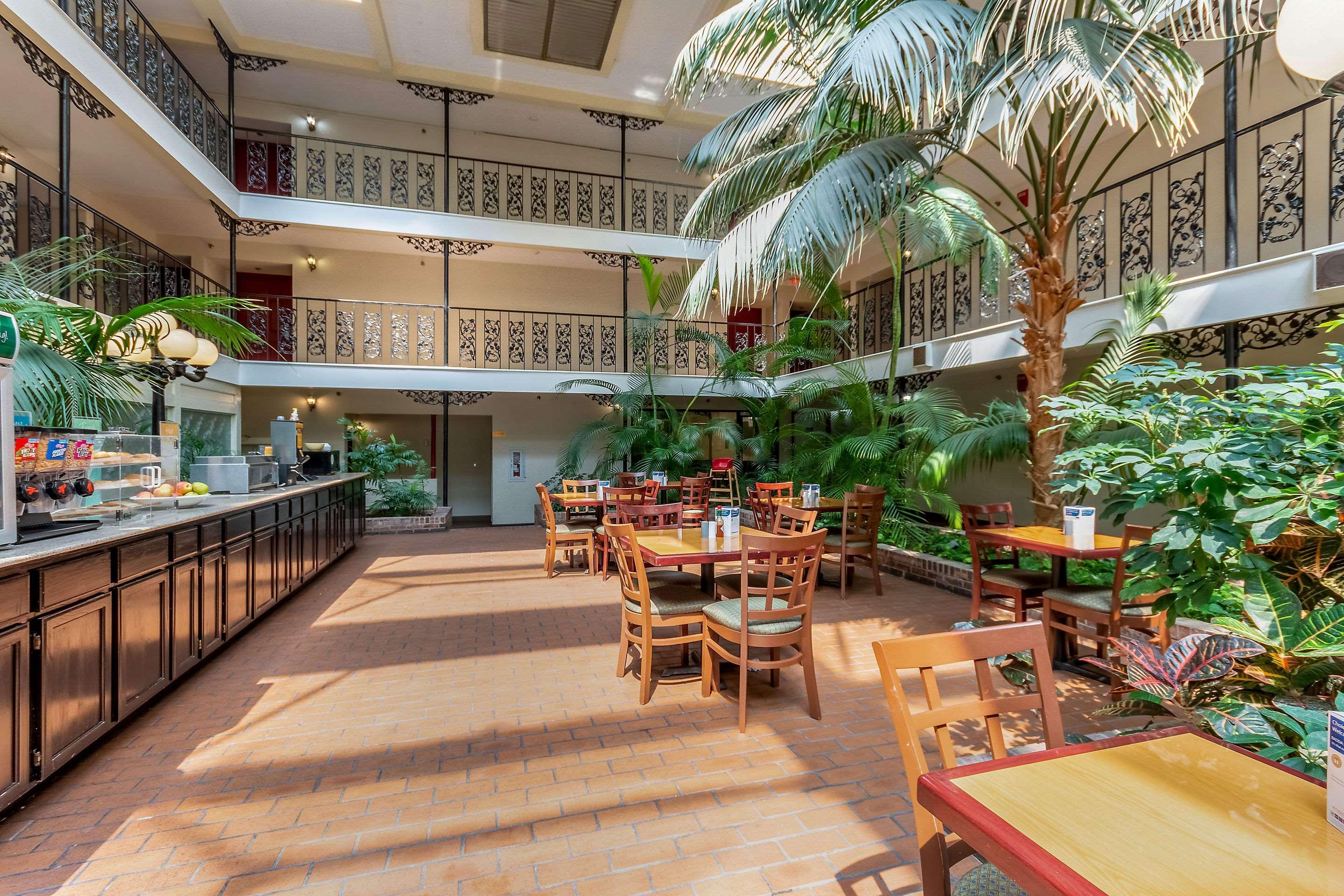 Coratel Plus Suites Wichita West Airport エクステリア 写真