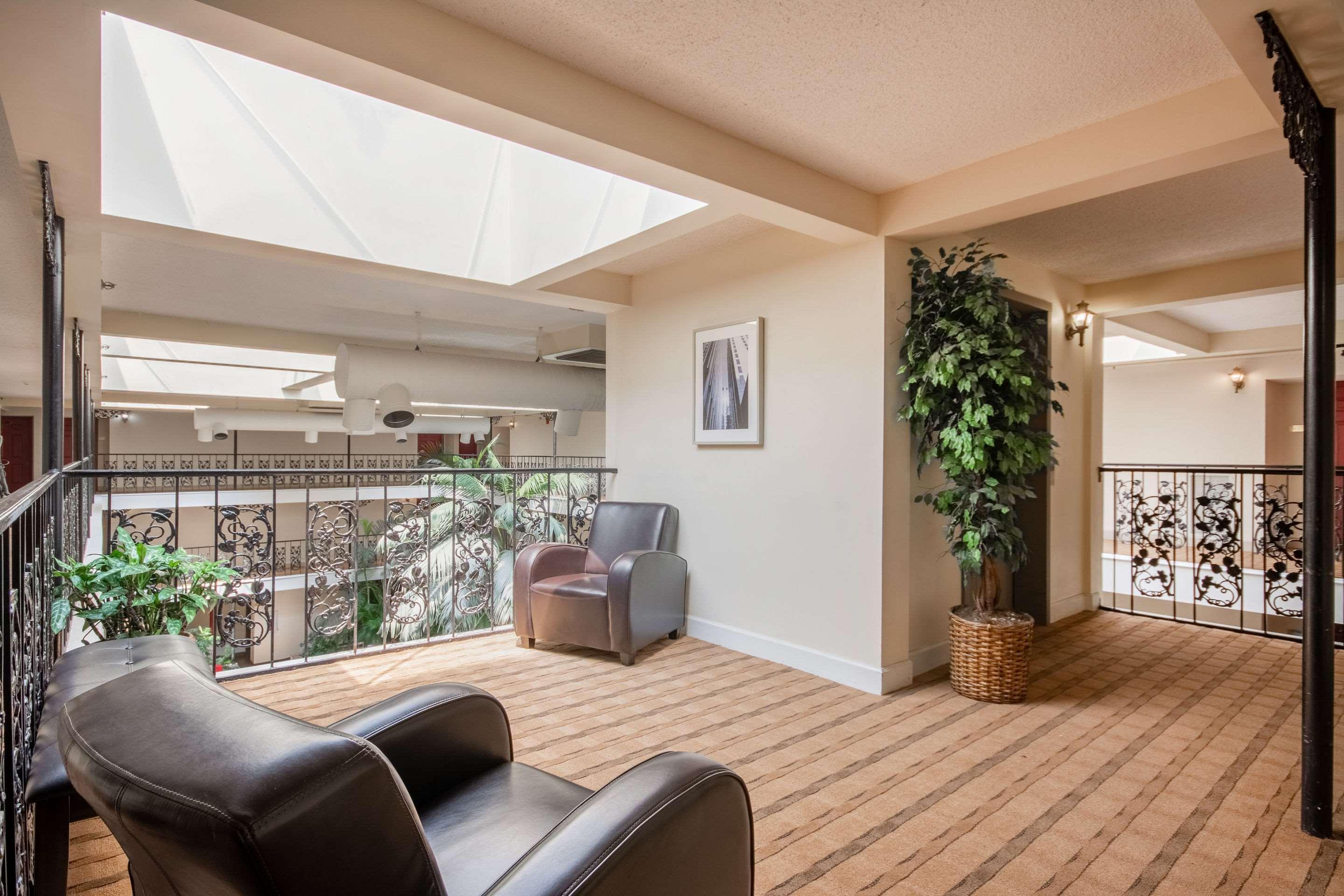 Coratel Plus Suites Wichita West Airport エクステリア 写真