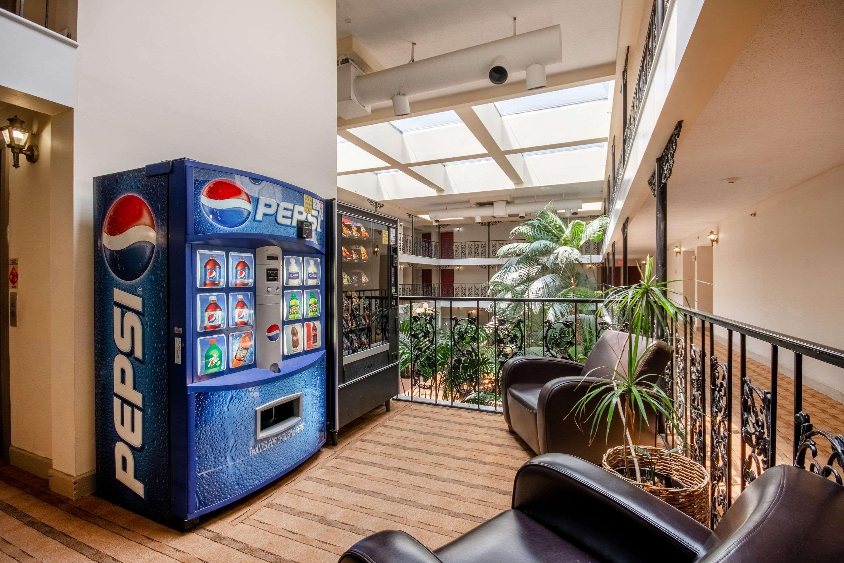 Coratel Plus Suites Wichita West Airport エクステリア 写真