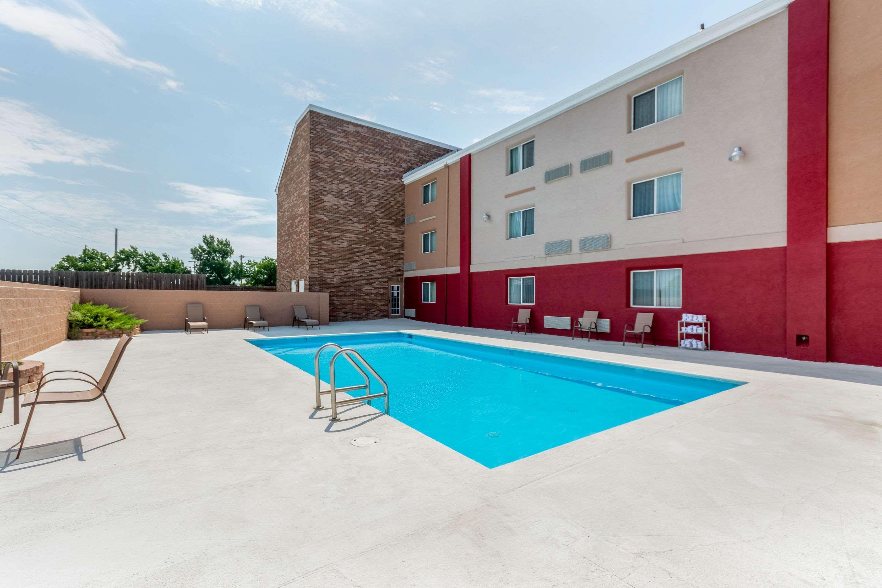 Coratel Plus Suites Wichita West Airport エクステリア 写真