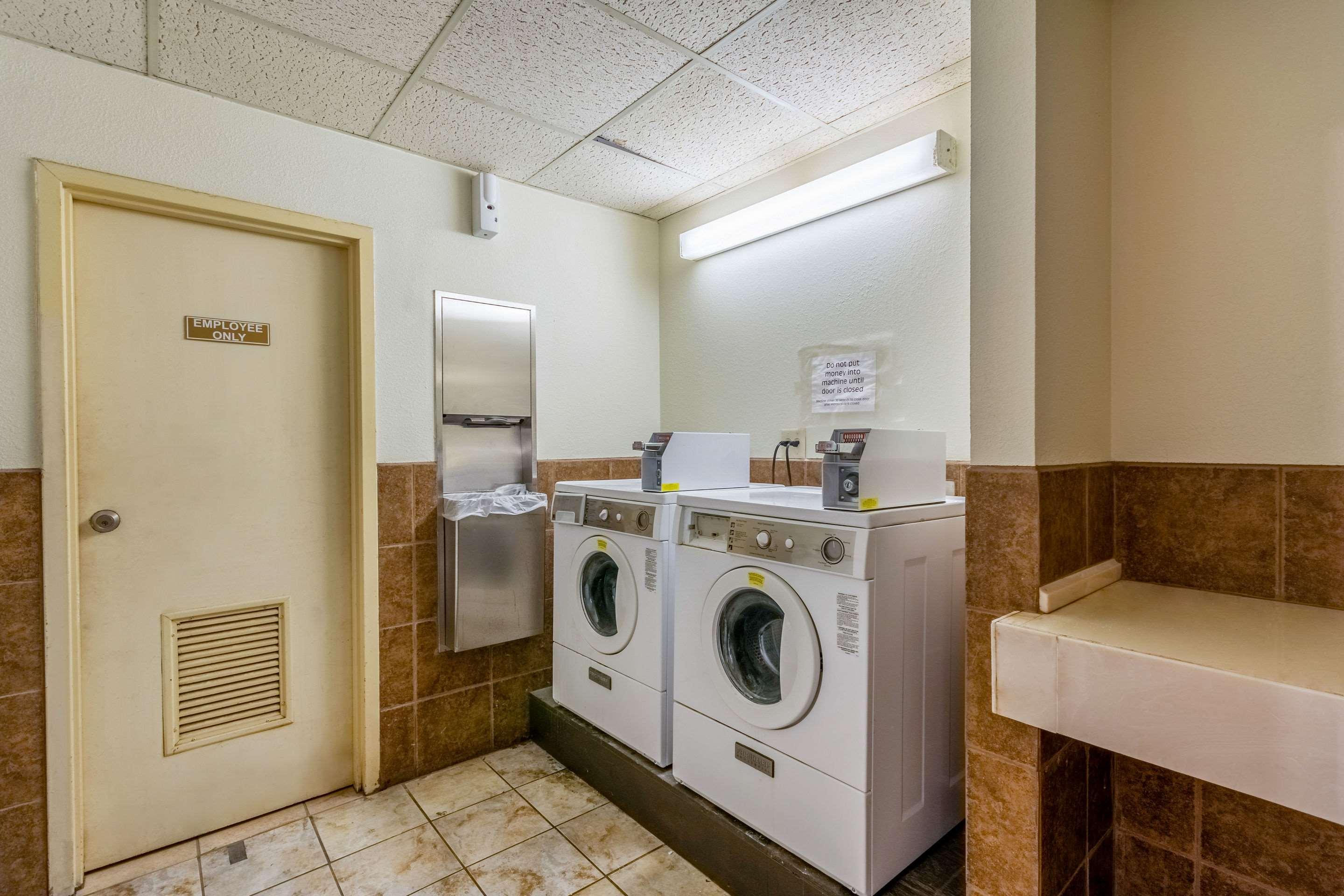 Coratel Plus Suites Wichita West Airport エクステリア 写真