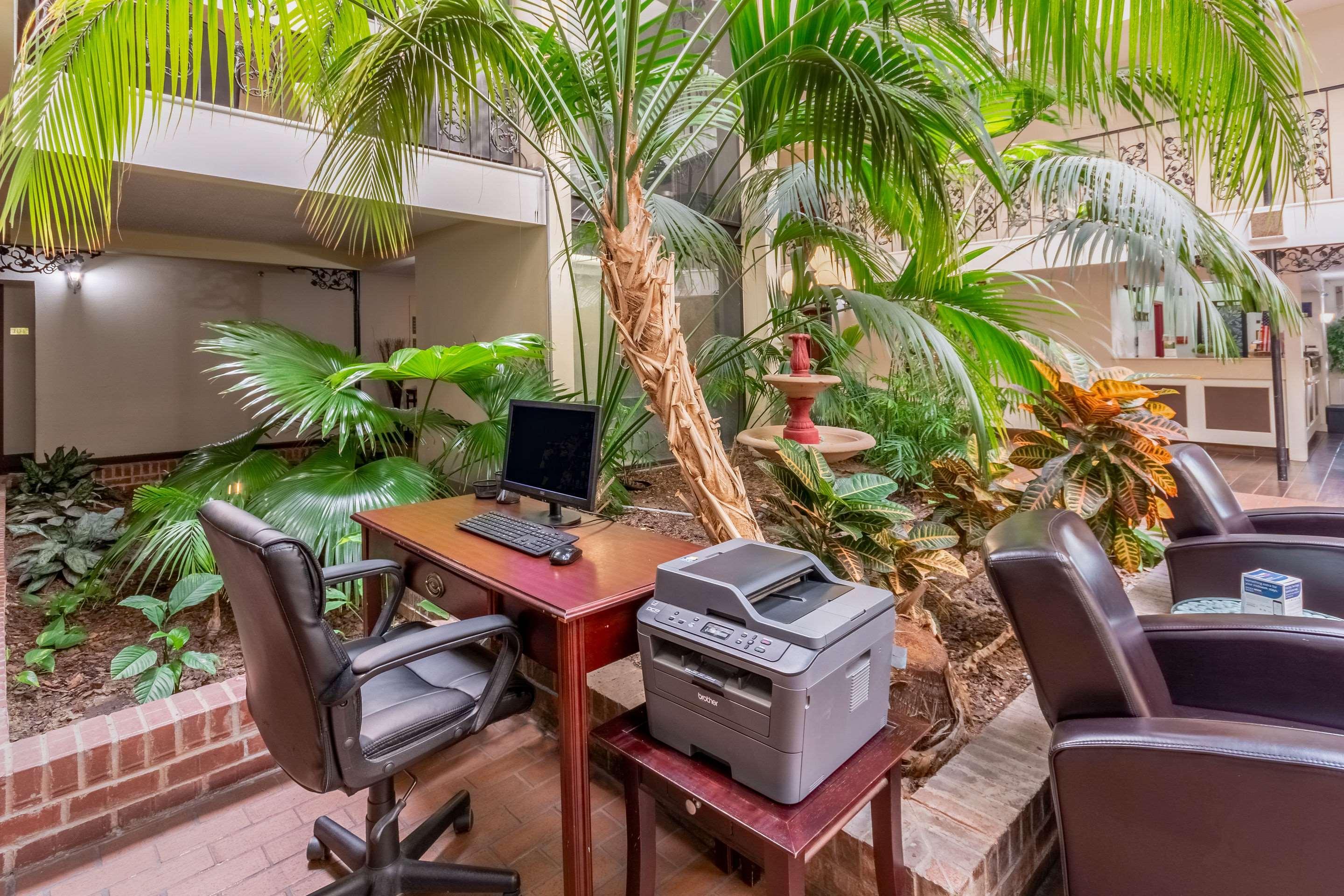 Coratel Plus Suites Wichita West Airport エクステリア 写真